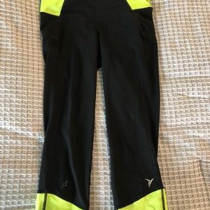 ⚡️⚡️Old Navy Black leggings with green accents